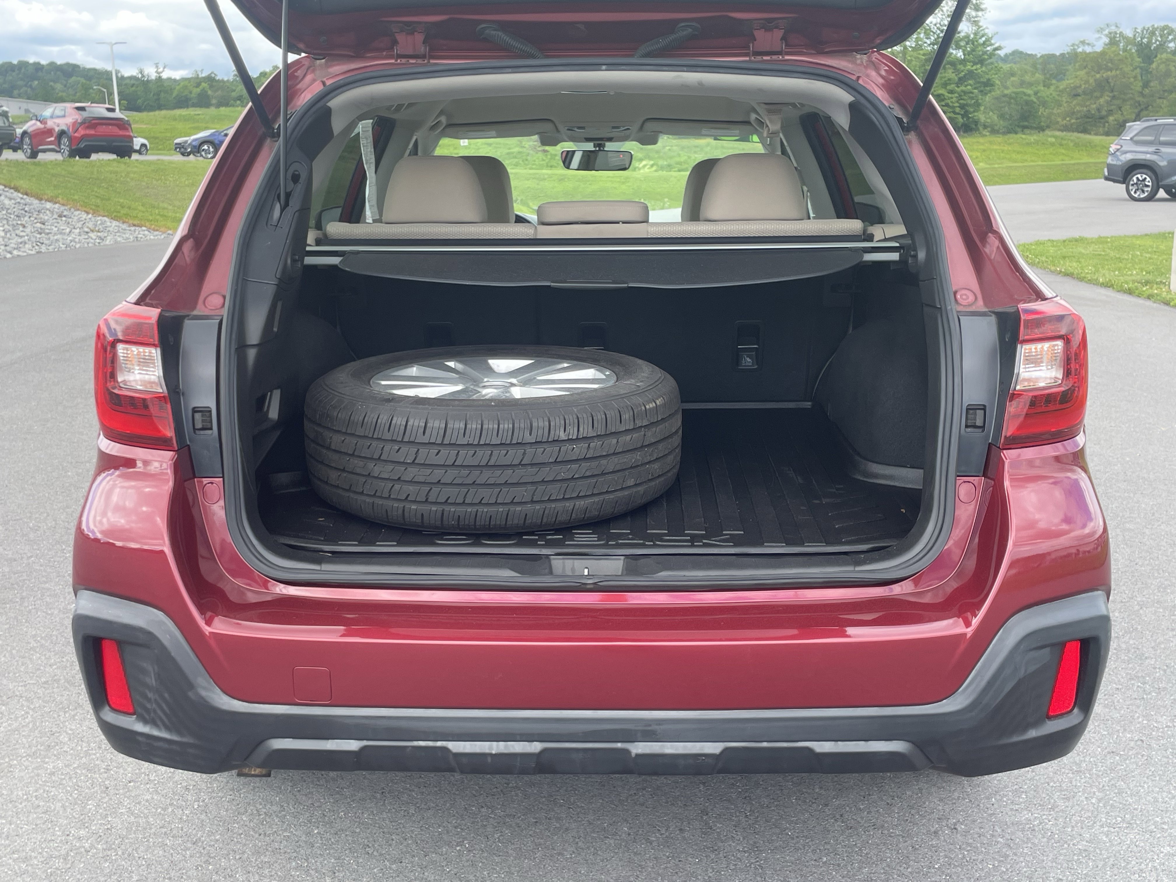 Used 2018 Subaru Outback 2.5i Premium AWD/4WD video 5