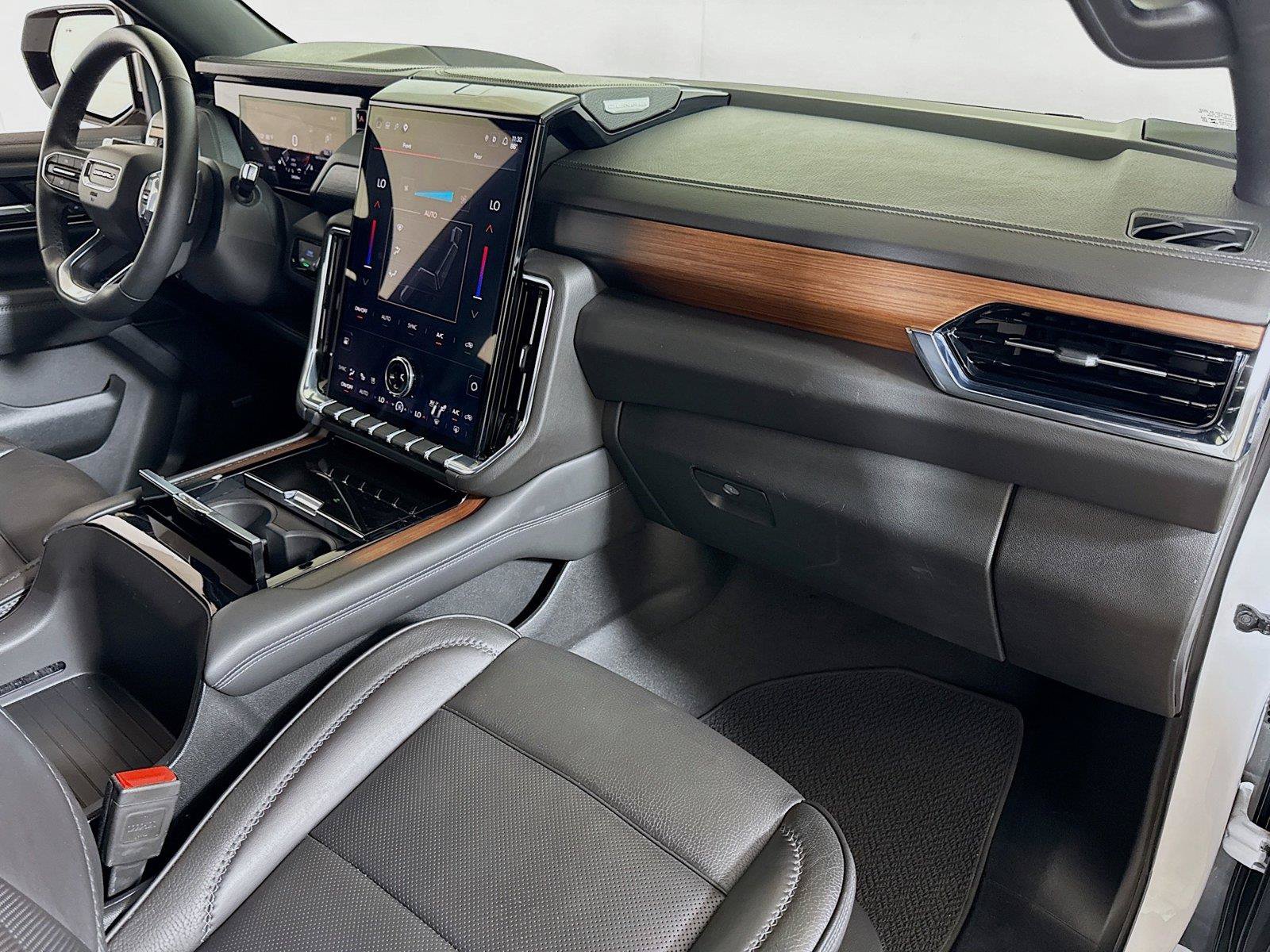 Certified 2025 GMC Yukon Denali AWD/4WD image 29