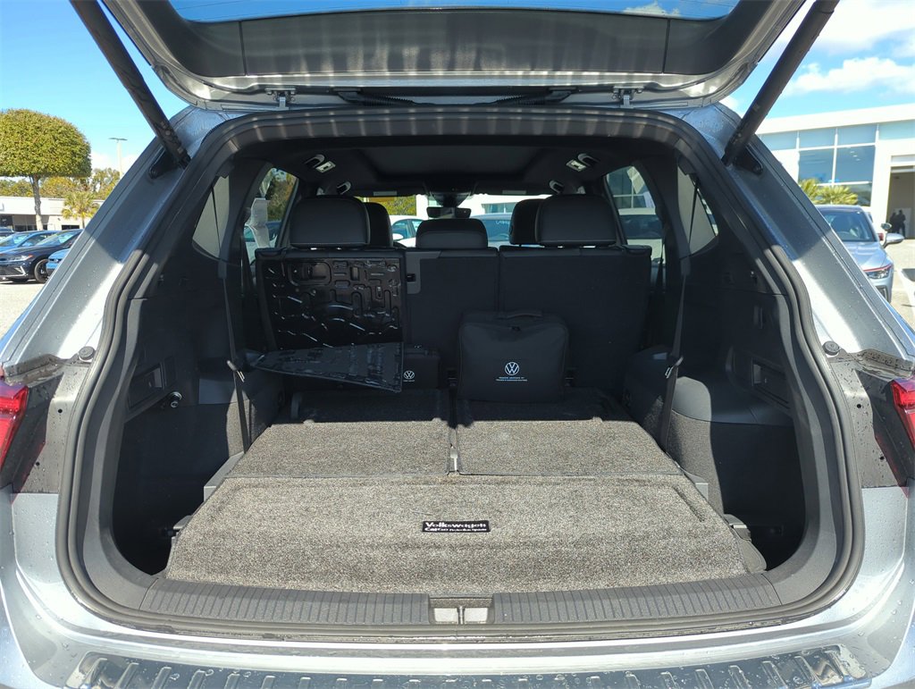 Used 2022 Volkswagen Tiguan SE R-Line image 19