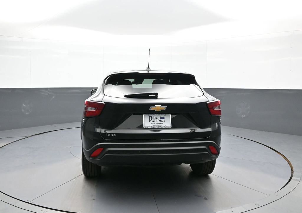 Used 2024 Chevrolet Trax LS w/ Driver Confidence Package image 7