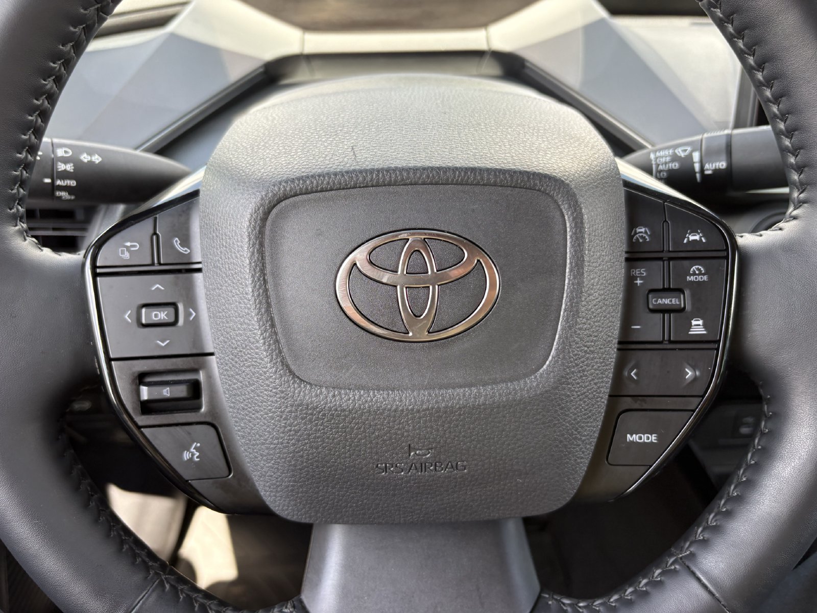 Used 2024 Toyota Prius Limited w/ Limited Premium Package FWD image 36