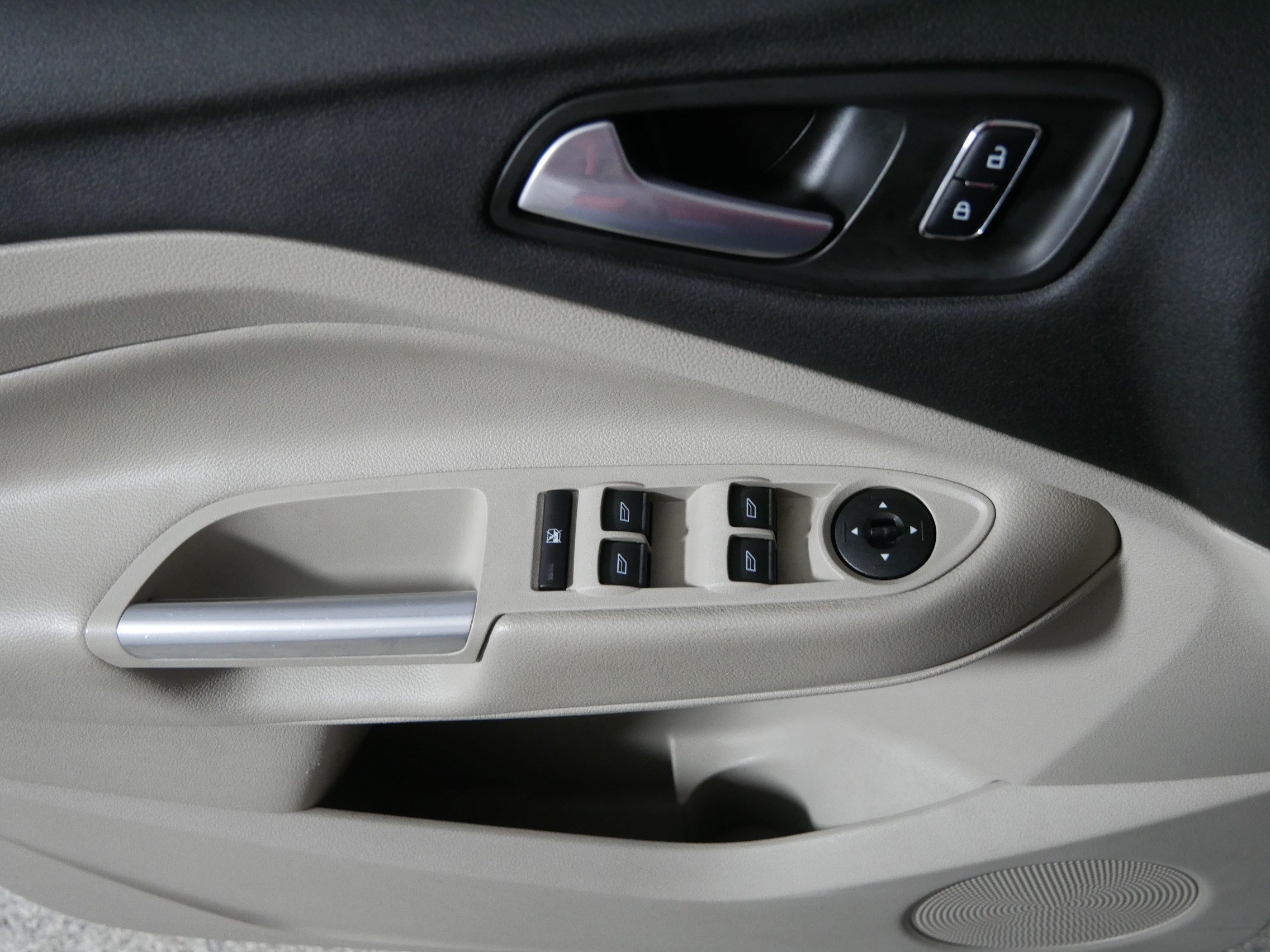 Used 2015 Ford Escape SE FWD image 19