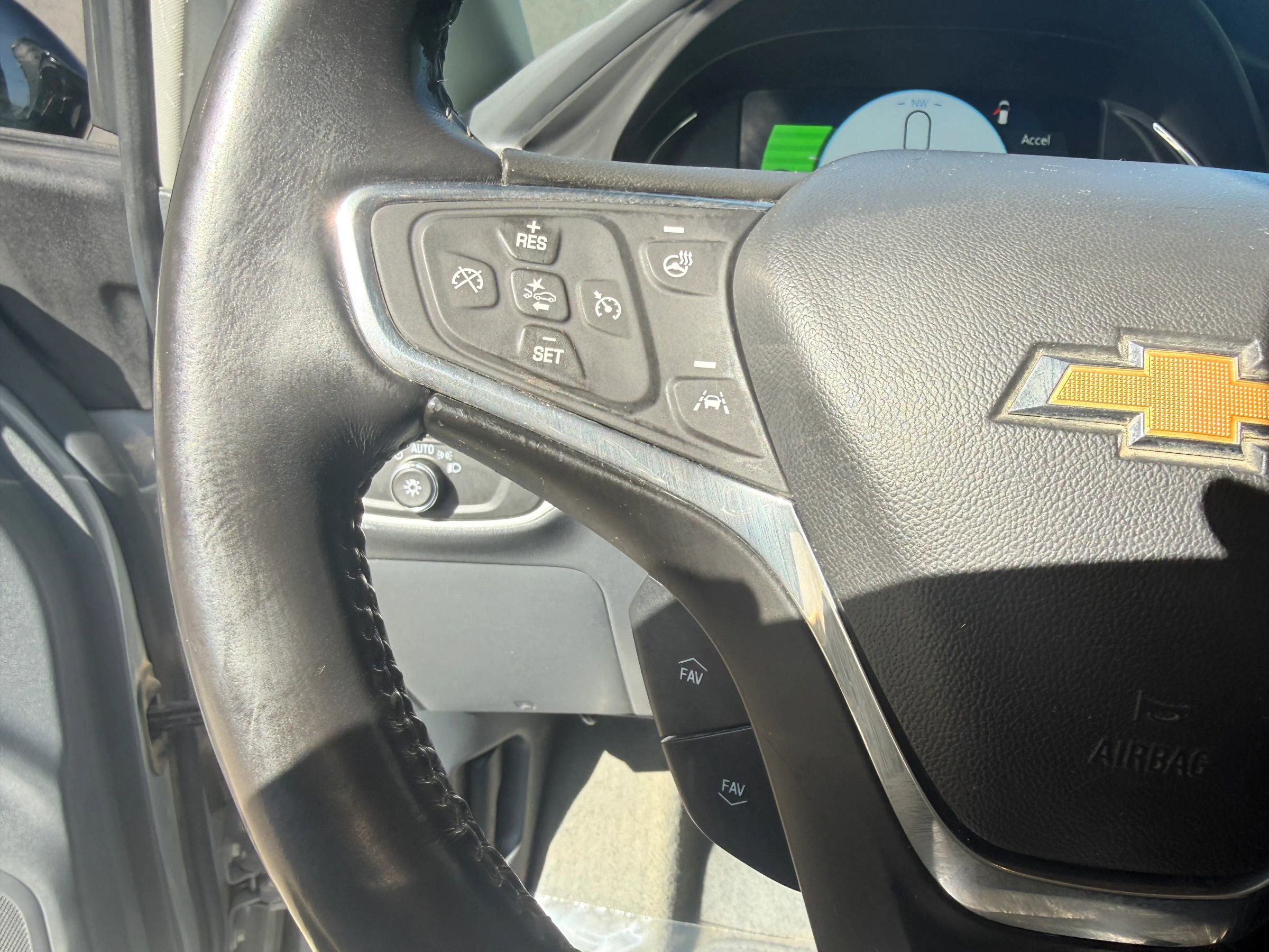 Used 2020 Chevrolet Bolt Premier w/ Infotainment Package image 21