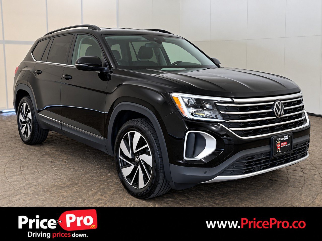 Used 2025 Volkswagen Atlas SE AWD/4WD image 1