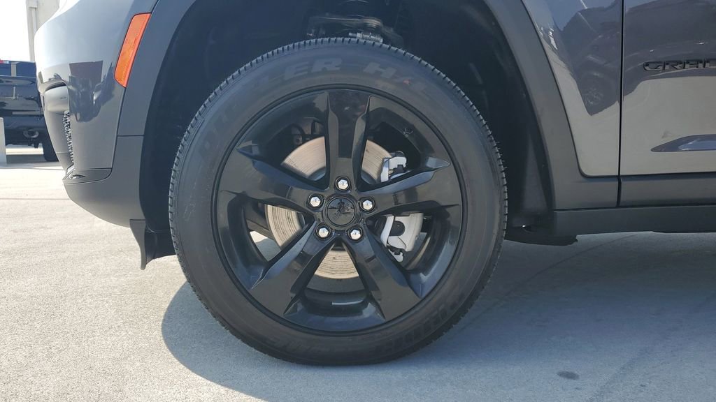 New 2025 Jeep Grand Cherokee L Altitude image 7