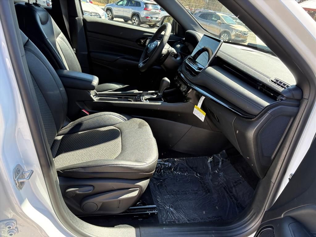 Used 2026 Jeep Compass Latitude AWD/4WD image 15