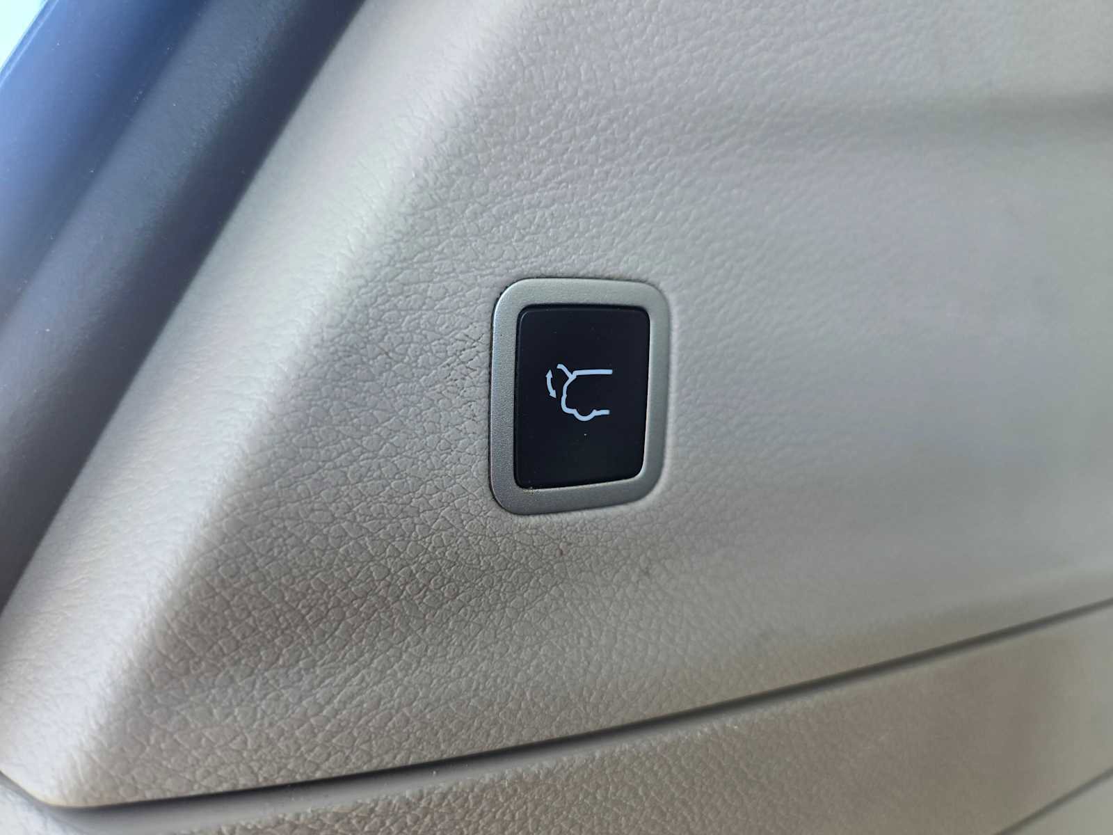 Used 2023 Chrysler Pacifica Touring-L image 18