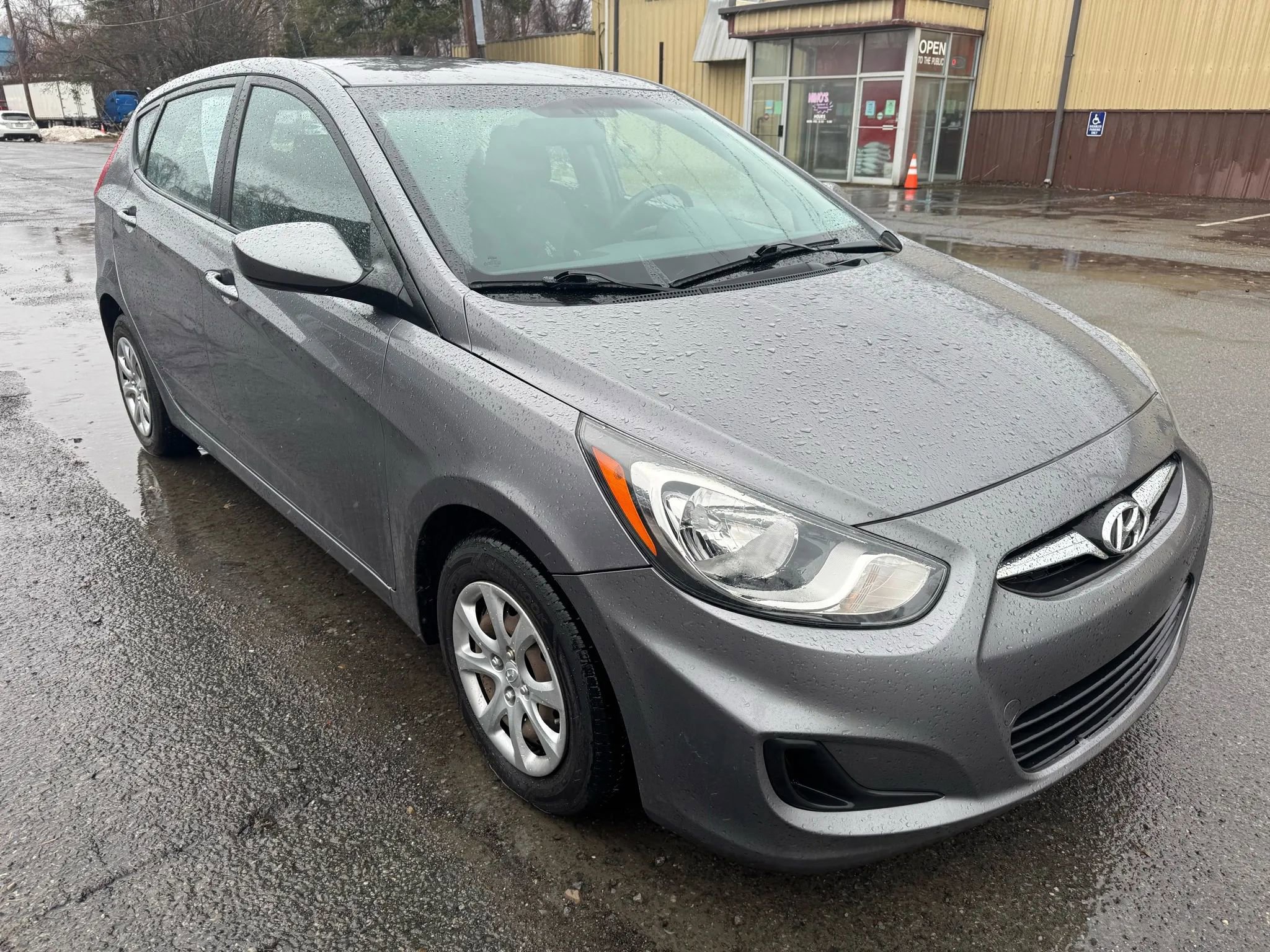 Used 2014 Hyundai Accent GS image 3