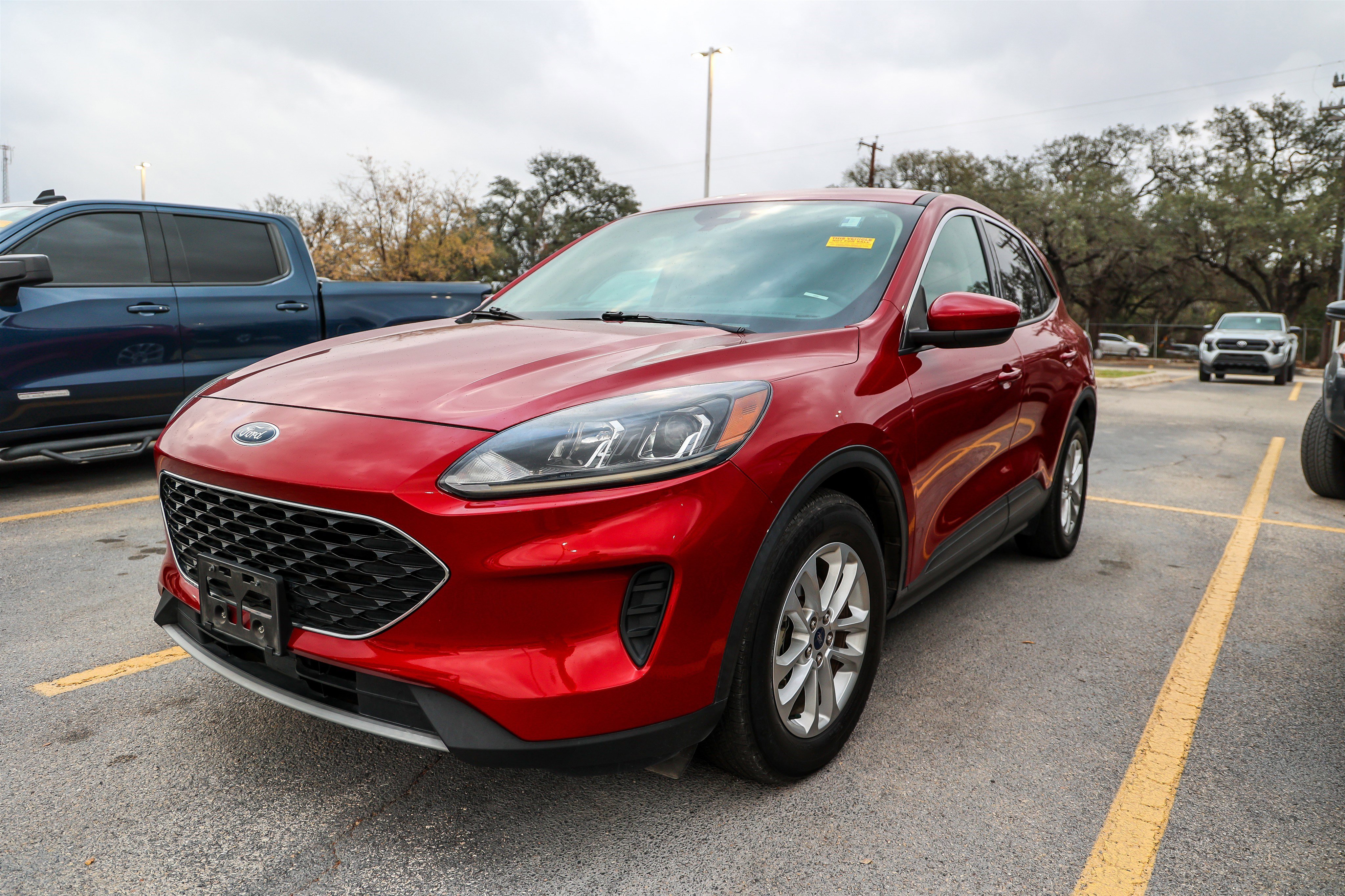 Used 2020 Ford Escape SE image 1
