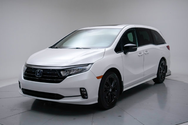 Certified 2024 Honda Odyssey Sport image 3