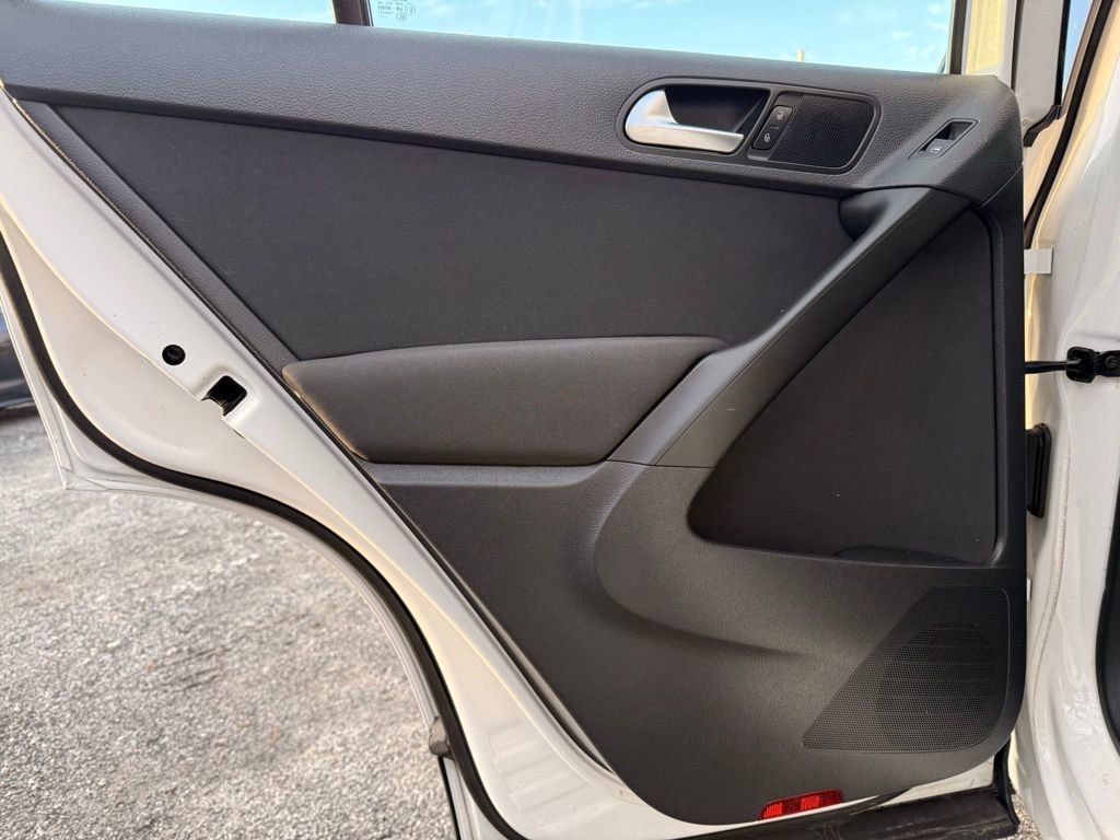 Used 2011 Volkswagen Tiguan S image 21