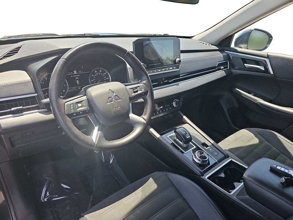 Used 2024 Mitsubishi Outlander SE FWD image 16