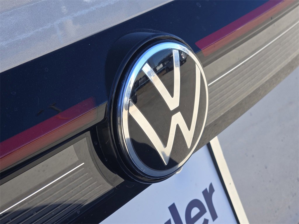 New 2026 Volkswagen Taos SE image 7