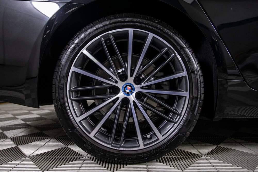 Used 2023 BMW 530e w/ Executive Package image 25