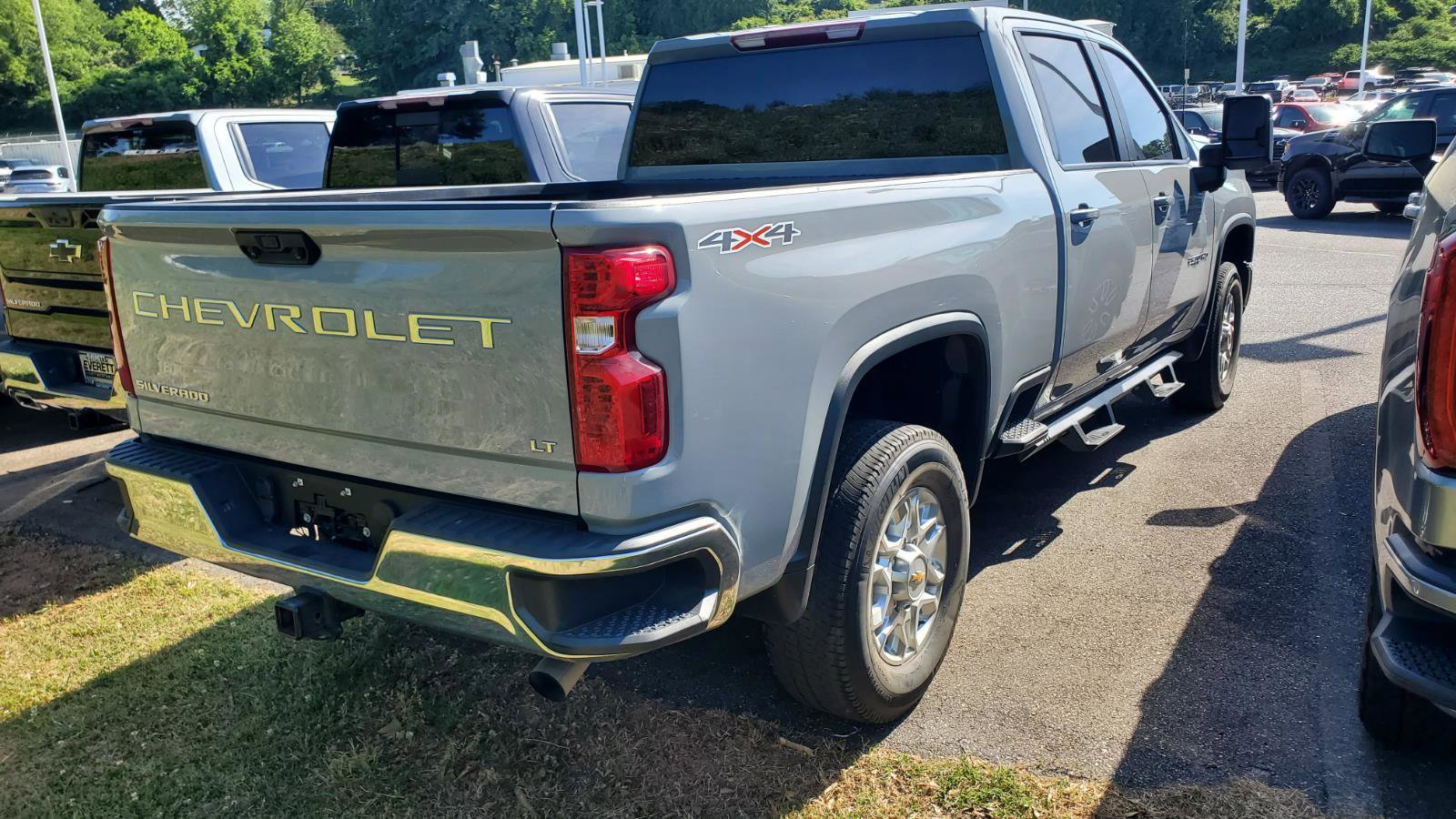 Used 2024 Chevrolet Silverado 2500 LT AWD/4WD image 9
