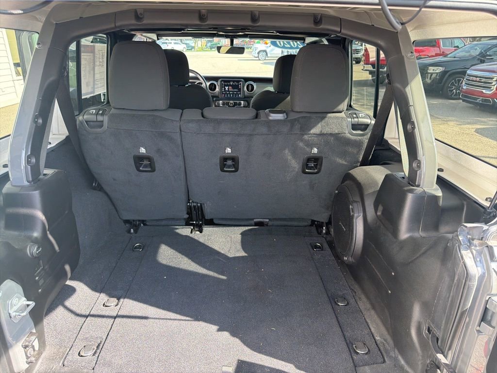 Used 2020 Jeep Wrangler Unlimited Sahara w/ Dual Top Group AWD/4WD image 13