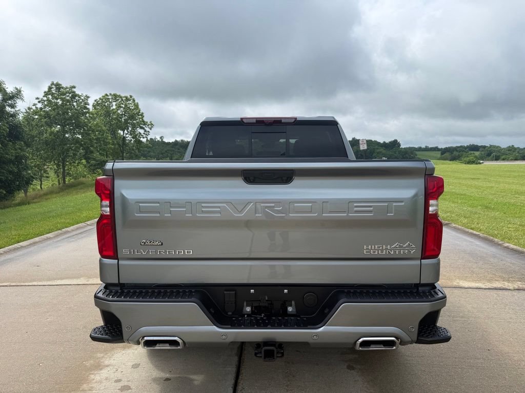 Used 2026 Chevrolet Silverado 1500 High Country w/ Technology Package AWD/4WD image 4