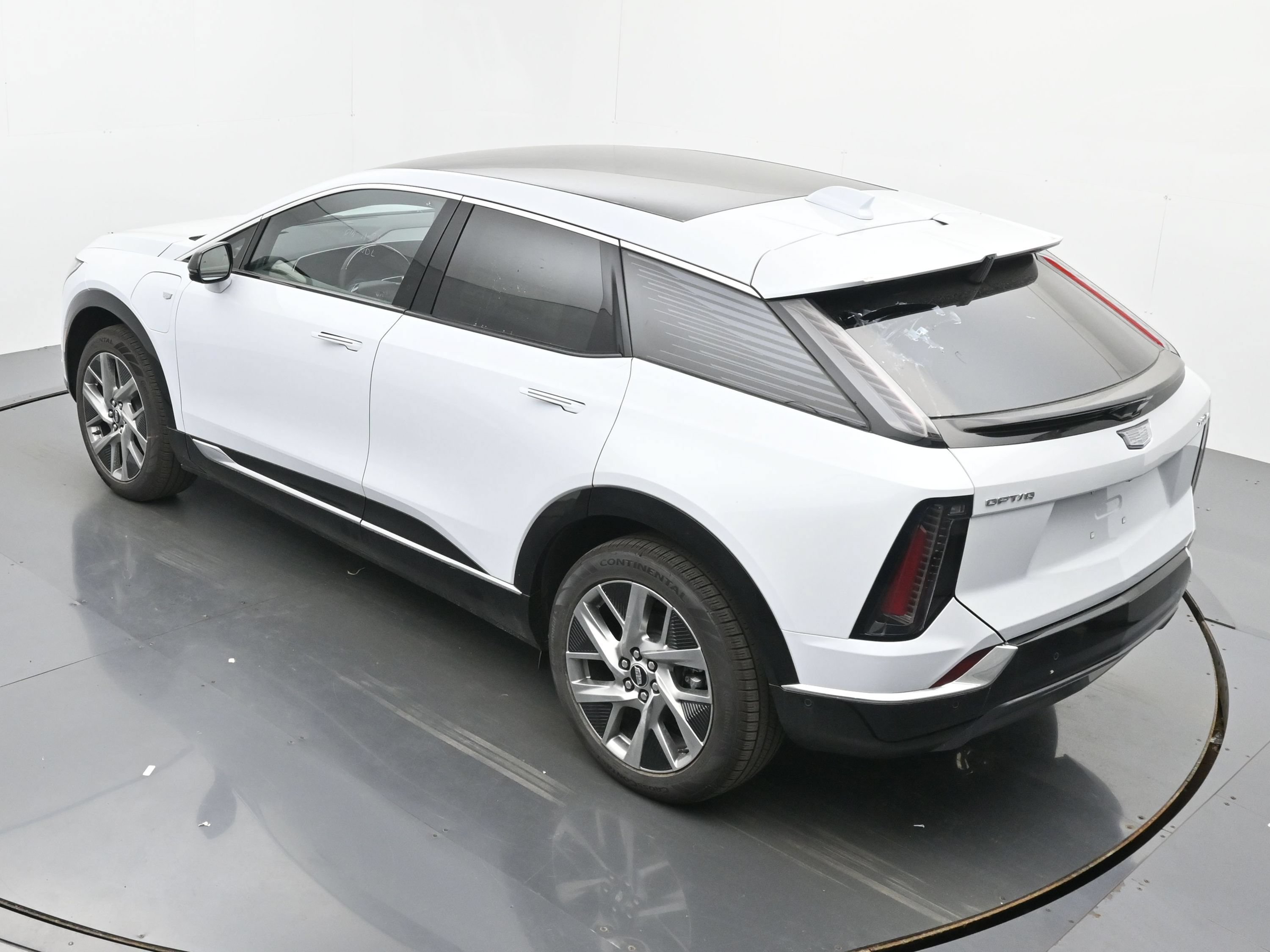 New 2026 Cadillac Optiq Luxury 1 w/ LPO, Floor Liner Package AWD/4WD image 25