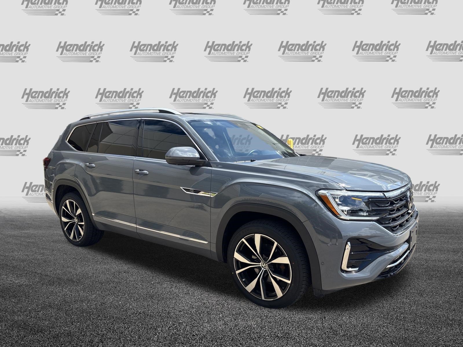 Used 2025 Volkswagen Atlas SEL Premium R-Line AWD/4WD image 2