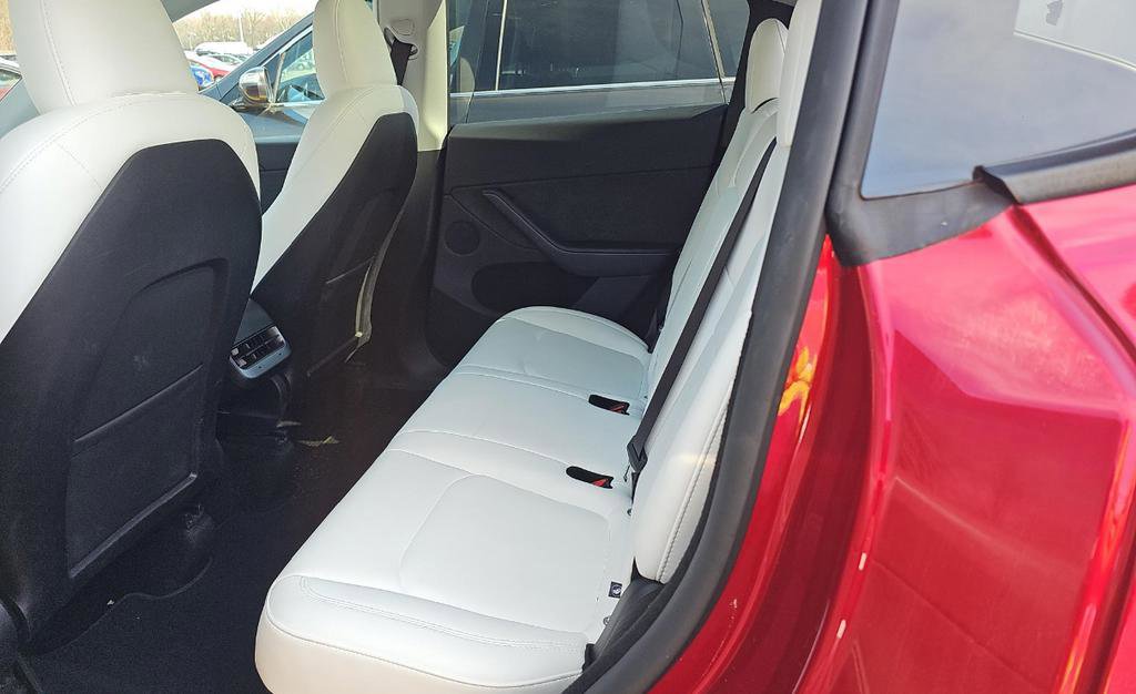 Used 2024 Tesla Model Y Performance image 11