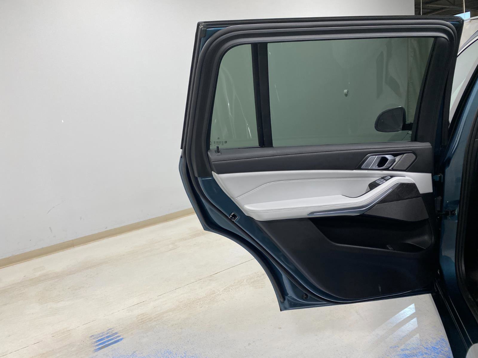 Certified 2025 BMW X7 xDrive40i w/ Premium Package image 27