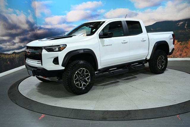 Used 2023 Chevrolet Colorado ZR2 w/ ZR2 Convenience Package III image 3