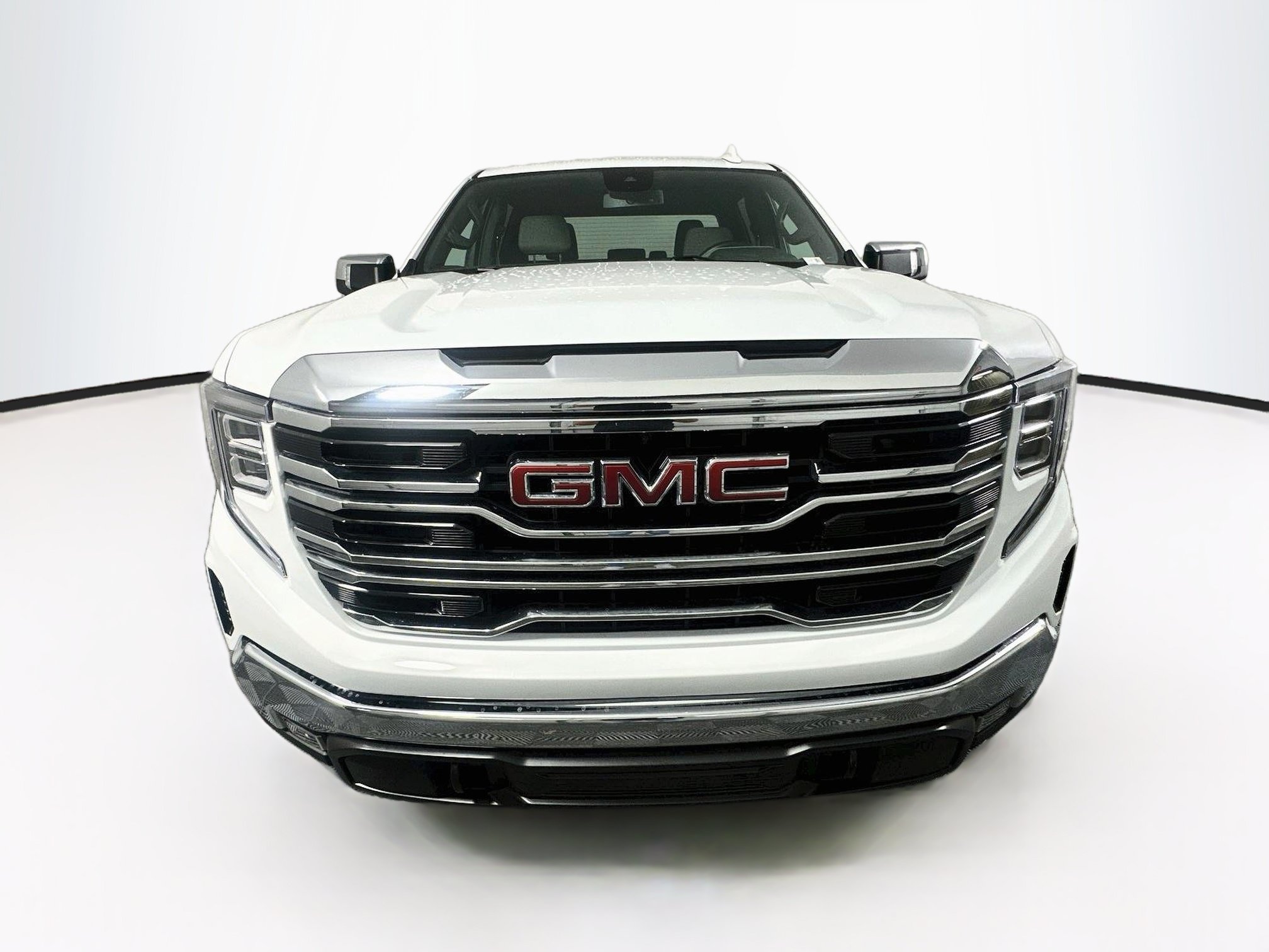 Used 2025 GMC Sierra 1500 SLT RWD image 2