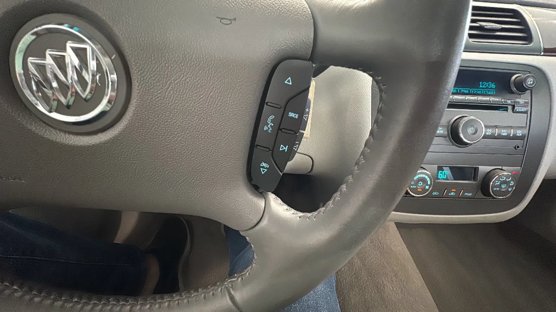 Used 2010 Buick Lucerne CX FWD image 60