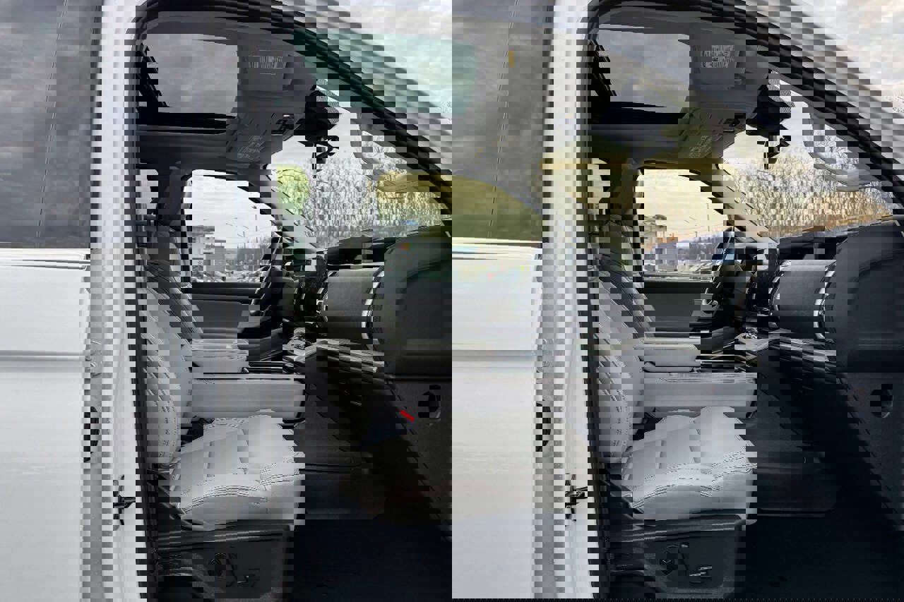 Used 2025 Ford Expedition Active image 13