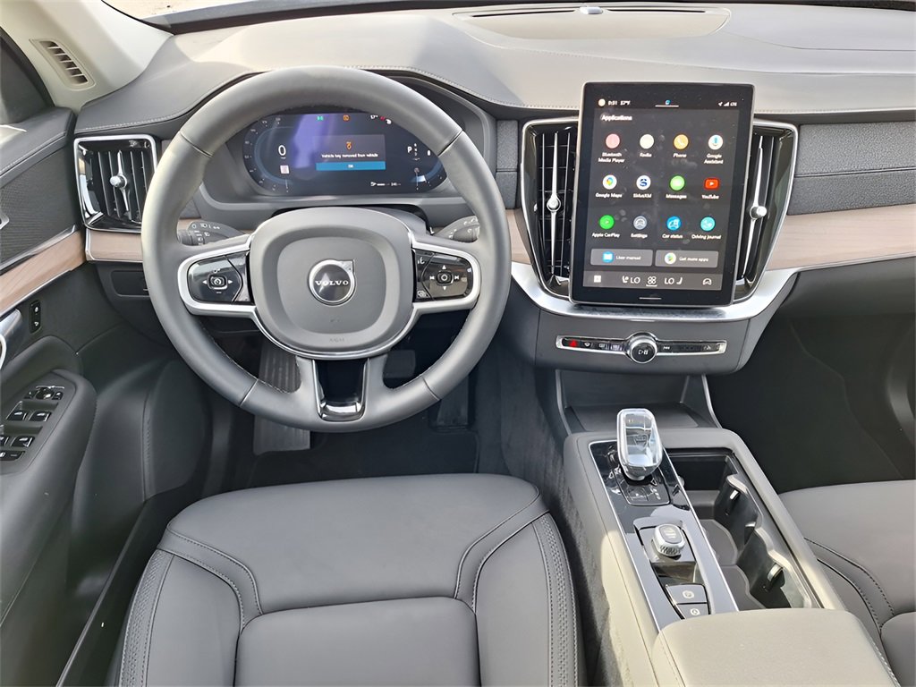 Used 2025 Volvo XC90 B6 Plus image 10