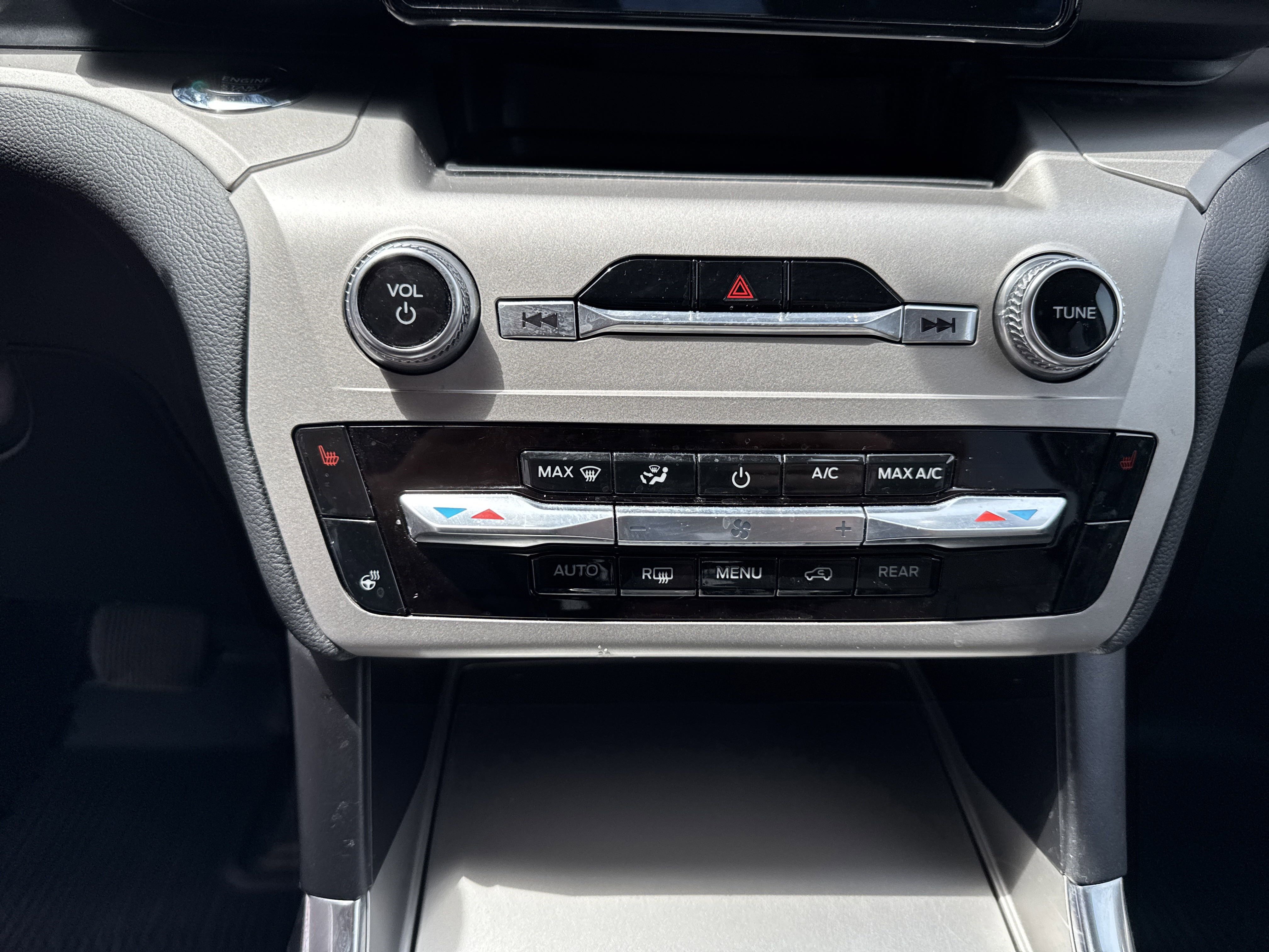 Used 2022 Ford Explorer XLT w/ Equipment Group 202A image 32