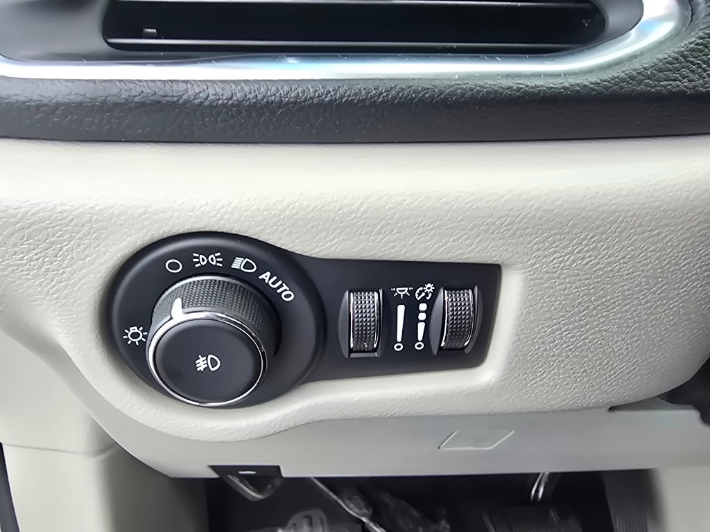 Used 2022 Chrysler Pacifica Limited image 20