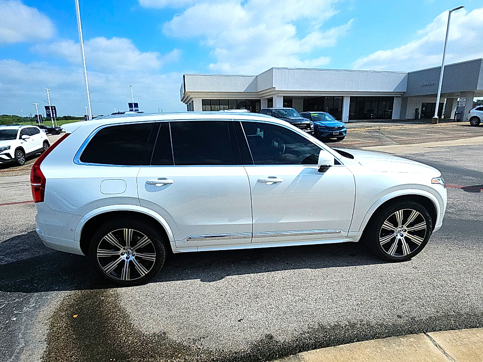 Used 2023 Volvo XC90 B6 Ultimate w/ Lounge Package AWD/4WD image 4
