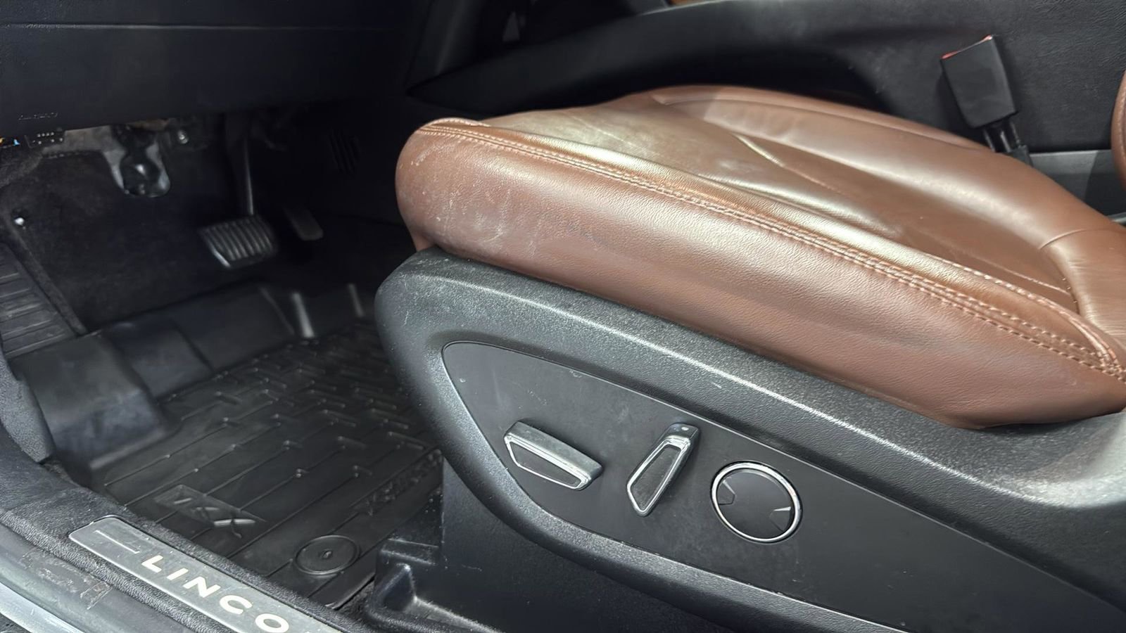 Used 2018 Lincoln MKX Reserve image 10