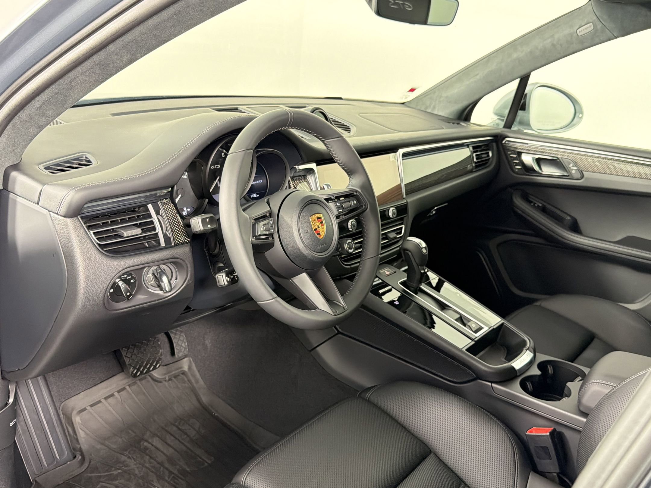 New 2026 Porsche Macan GTS AWD/4WD image 4