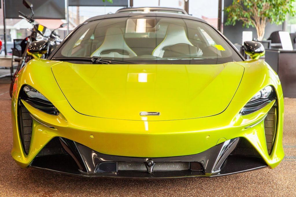 Used 2023 McLaren Artura image 3