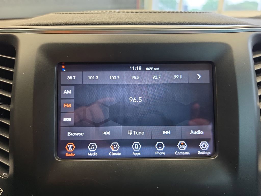 Used 2020 Jeep Cherokee Latitude Plus FWD image 23