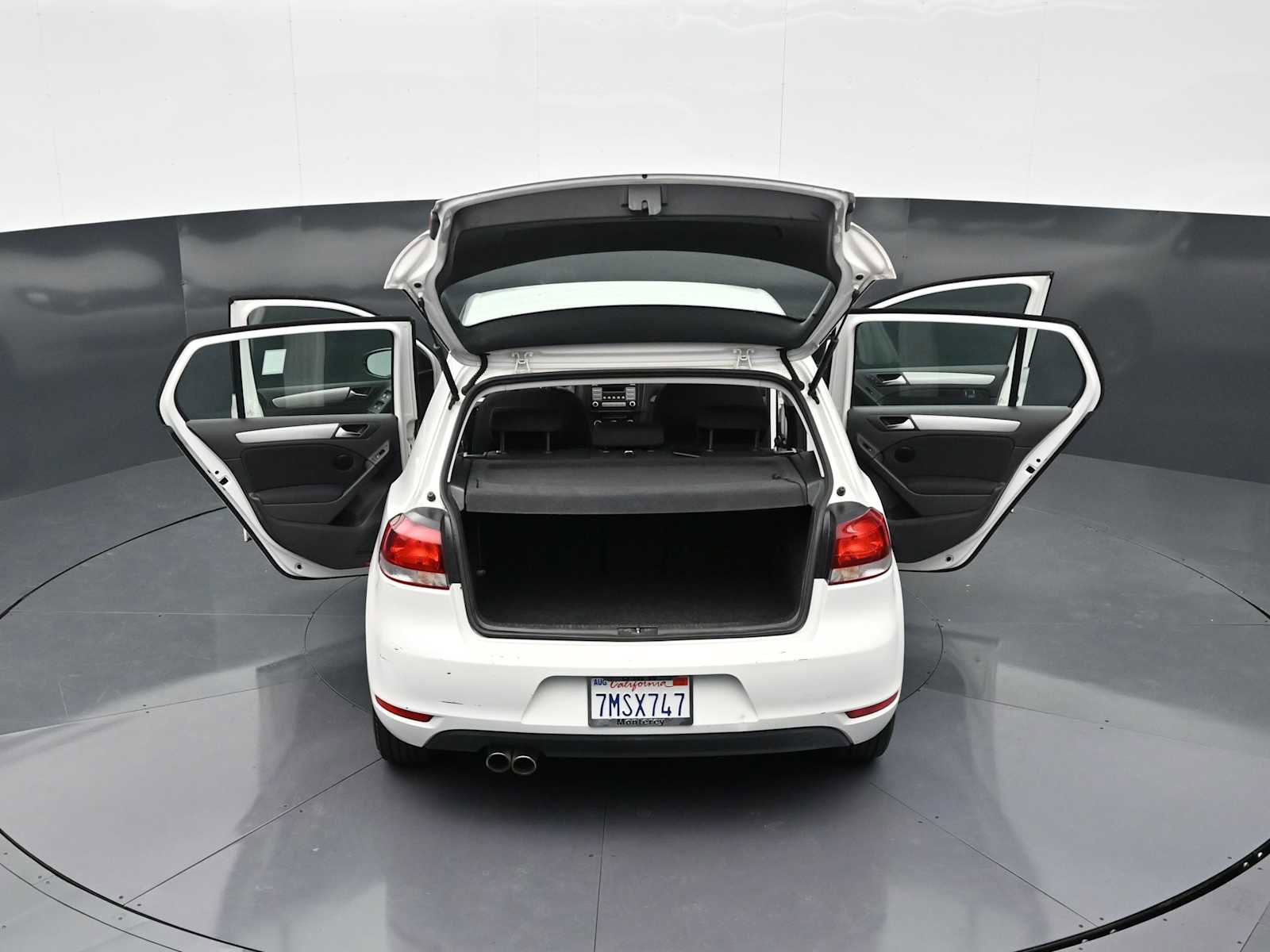 Used 2010 Volkswagen Golf 4-Door image 33