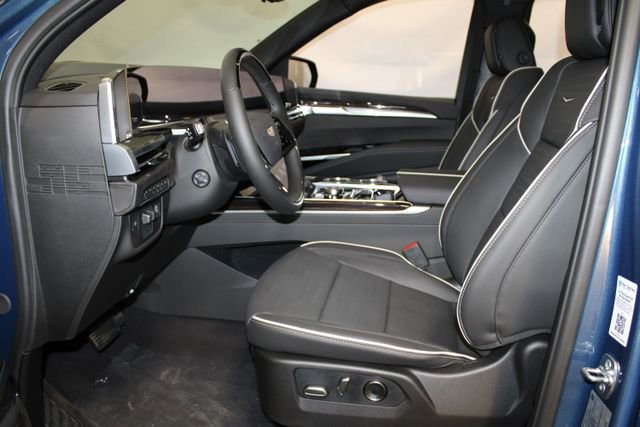 New 2026 Cadillac Escalade ESV Luxury w/ Touring Package image 5