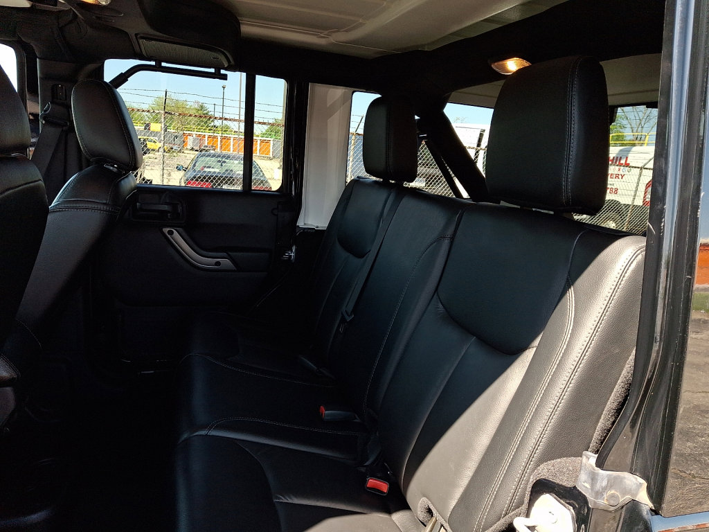 Used 2018 Jeep Wrangler Unlimited Sahara AWD/4WD image 20