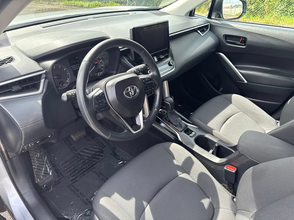 Used 2025 Toyota Corolla Cross LE AWD/4WD image 8