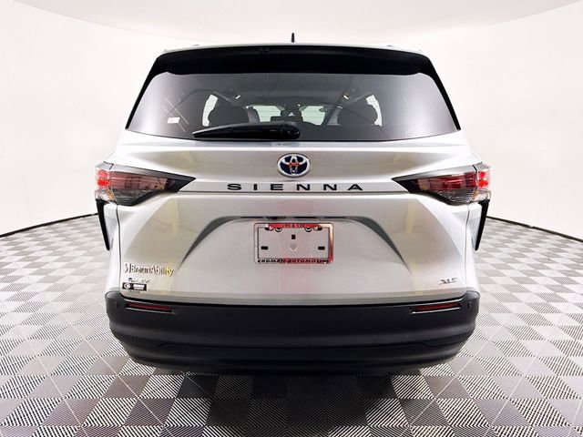 Used 2025 Toyota Sienna XLE w/ XLE Plus Package FWD image 21