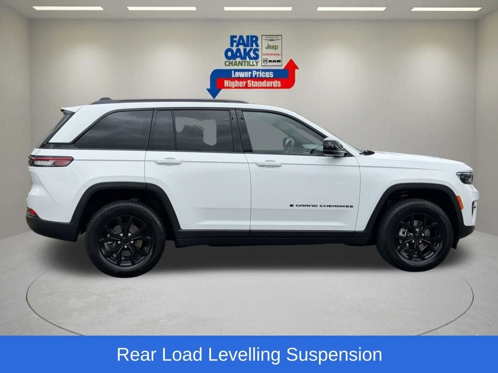 Certified 2025 Jeep Grand Cherokee Altitude AWD/4WD image 7