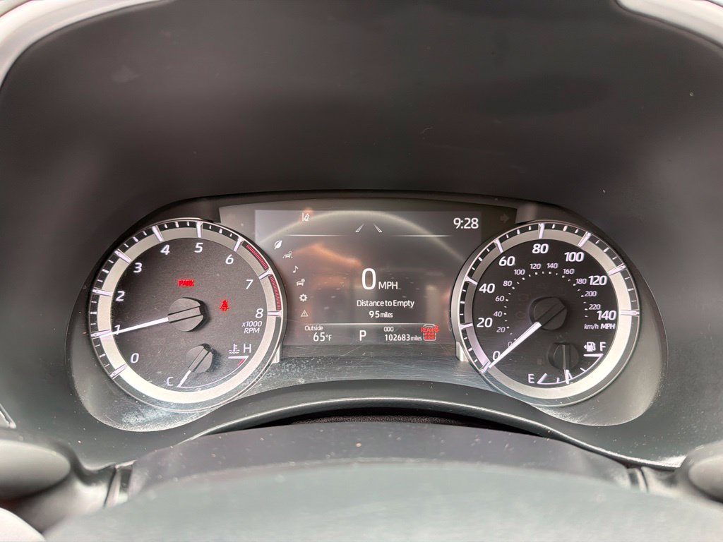 Used 2024 Toyota Highlander XLE AWD/4WD image 9