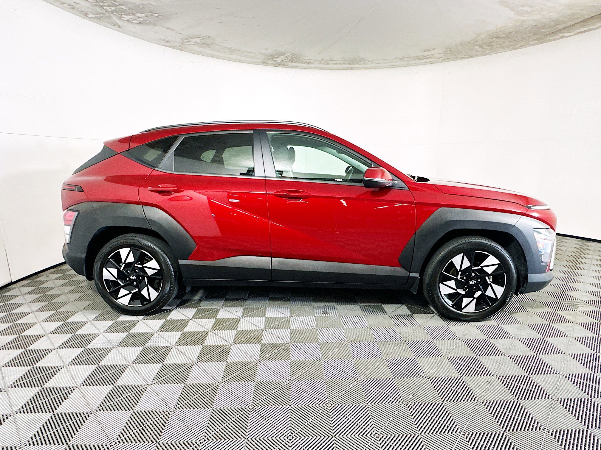 Used 2024 Hyundai Kona SEL w/ Convenience Package FWD image 2