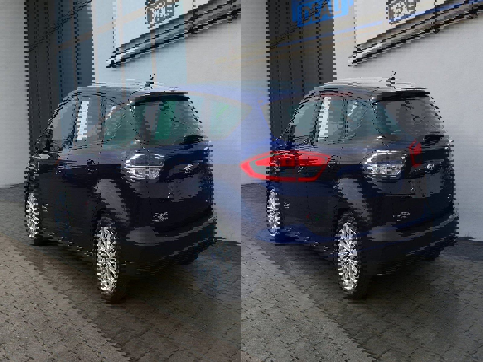 Used 2017 Ford C-MAX Energi SE w/ Equipment Group 401A FWD image 5