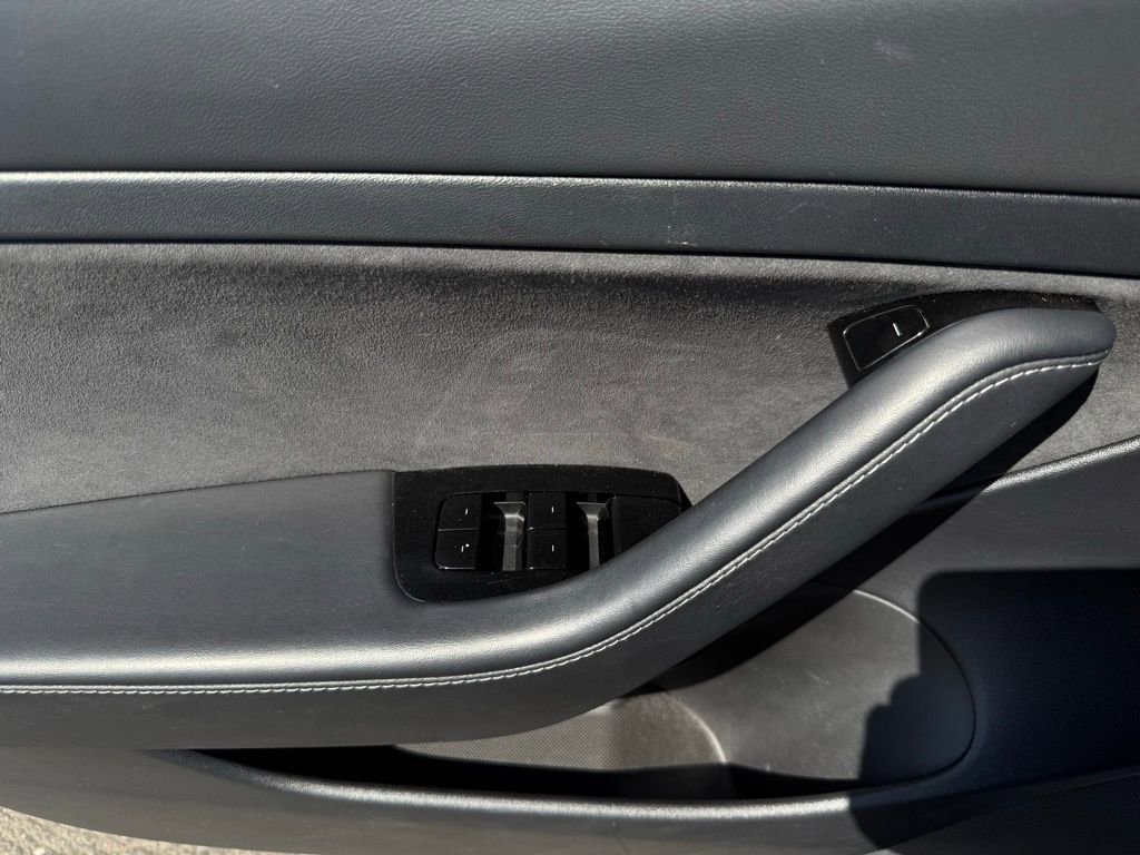 Used 2020 Tesla Model 3 Standard Range Plus image 19