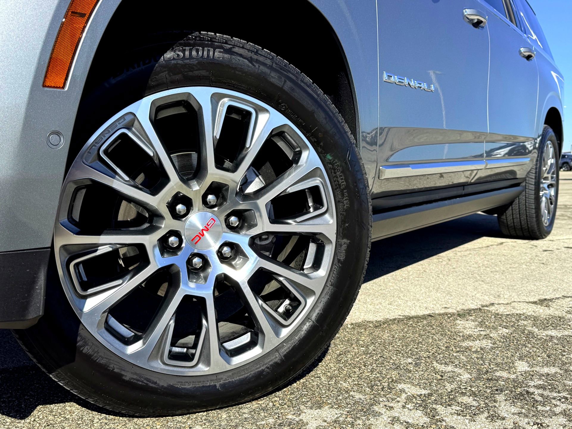 Used 2025 GMC Yukon XL Denali w/ Denali Reserve Package image 2