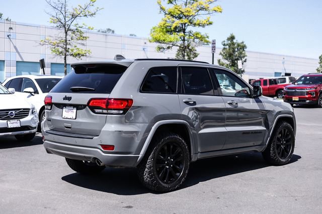 Used 2019 Jeep Grand Cherokee Altitude AWD/4WD image 12