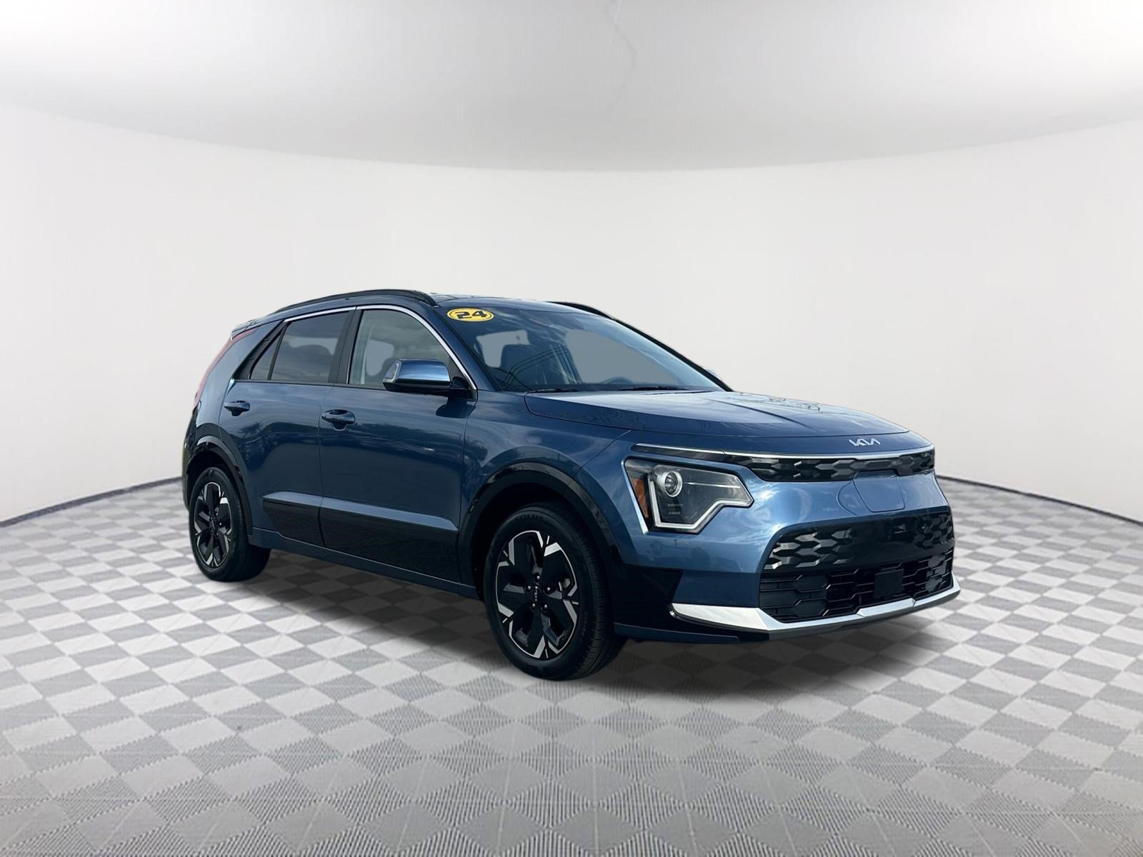 Used 2024 Kia Niro Wind w/ Wind Preserve Package FWD image 3